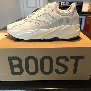 Brand New Adidas Yeezy Boost 700 V1 Analog Size 11